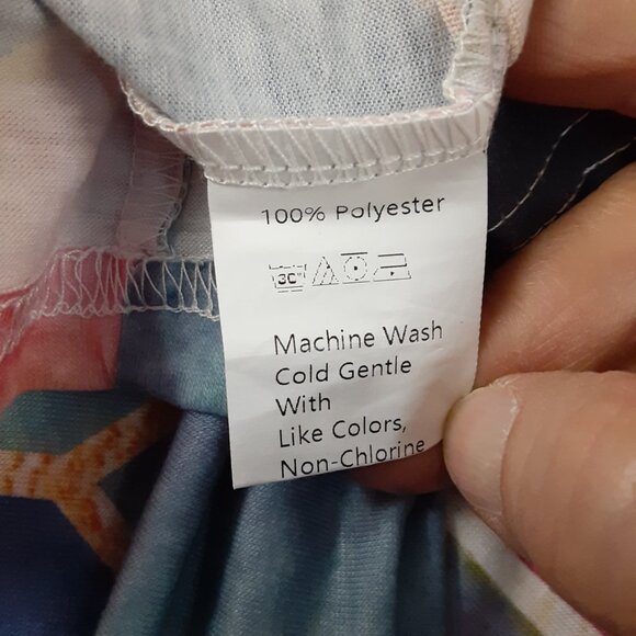 Unbranded Womans Blouse Size LARGE, 3/4 Sleeve Multicolor, Buttons at Neck - Picture 4 of 8